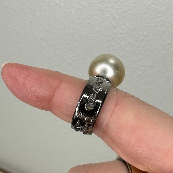 Chanel Paris Silver Embossed Logo Pearl Crystal Heart Dangle Ring 6.5 - Picture 12 of 16